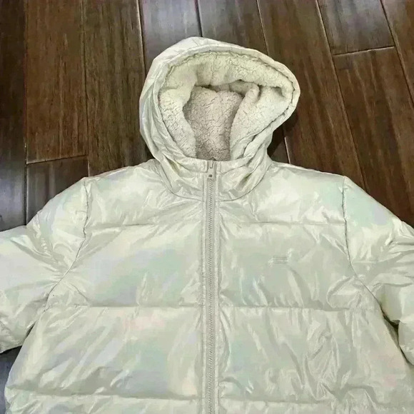 Levis Women's XL Shinny Ivory Puffer Jacket Sherpa
Lined Hooded Genuine Red Tab - Picture 8 of 13